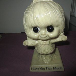 VINTAGE 1970-WALLACE BERRIES & CO., BIGEYE FIGURINE